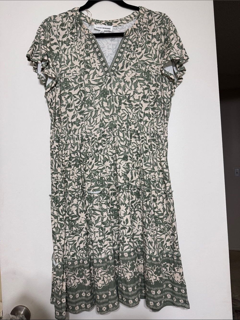 Lucky Brand Green and Cream Floral Tiered Midi Dress with V-Neck
